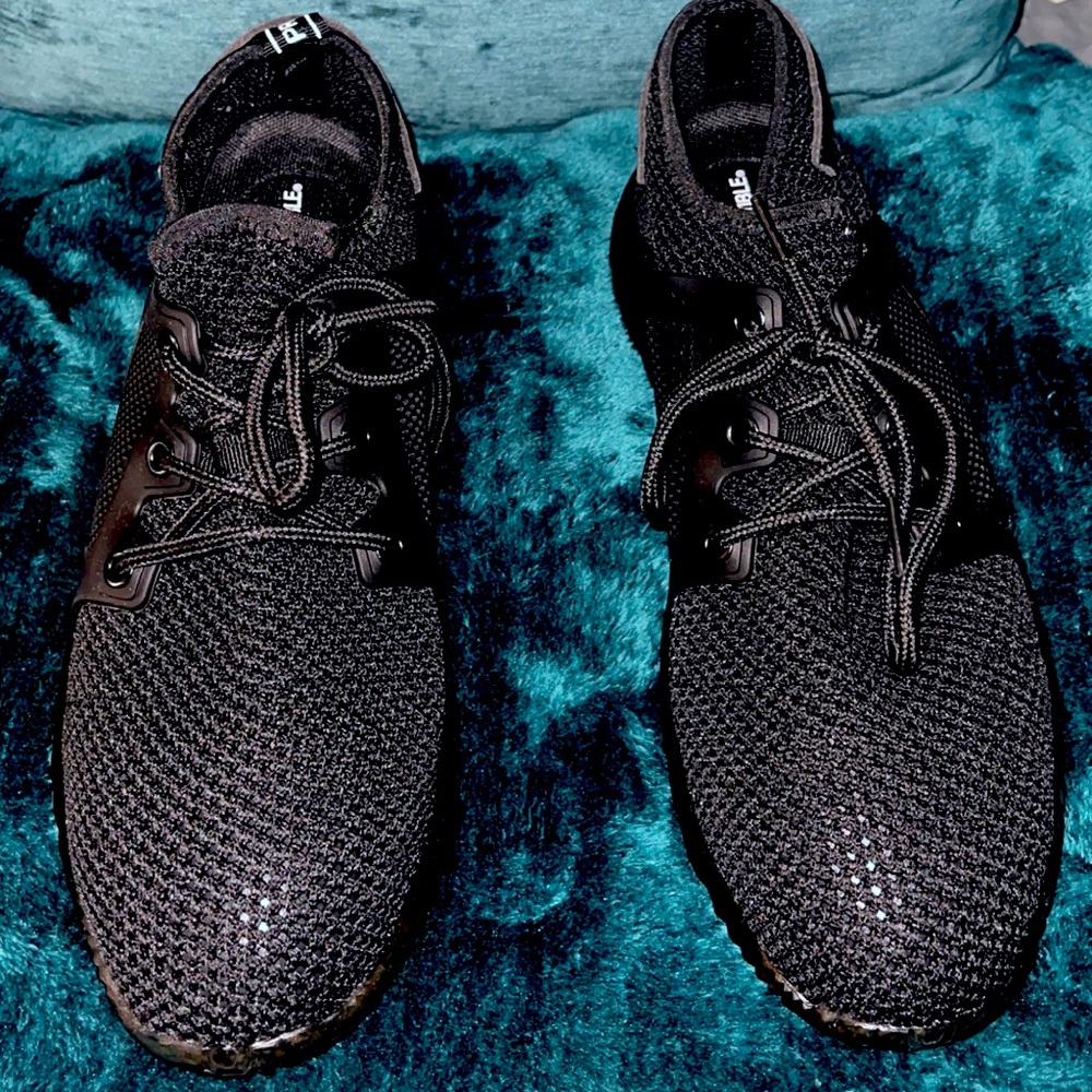 Men’s Indestructible steel toed work shoes